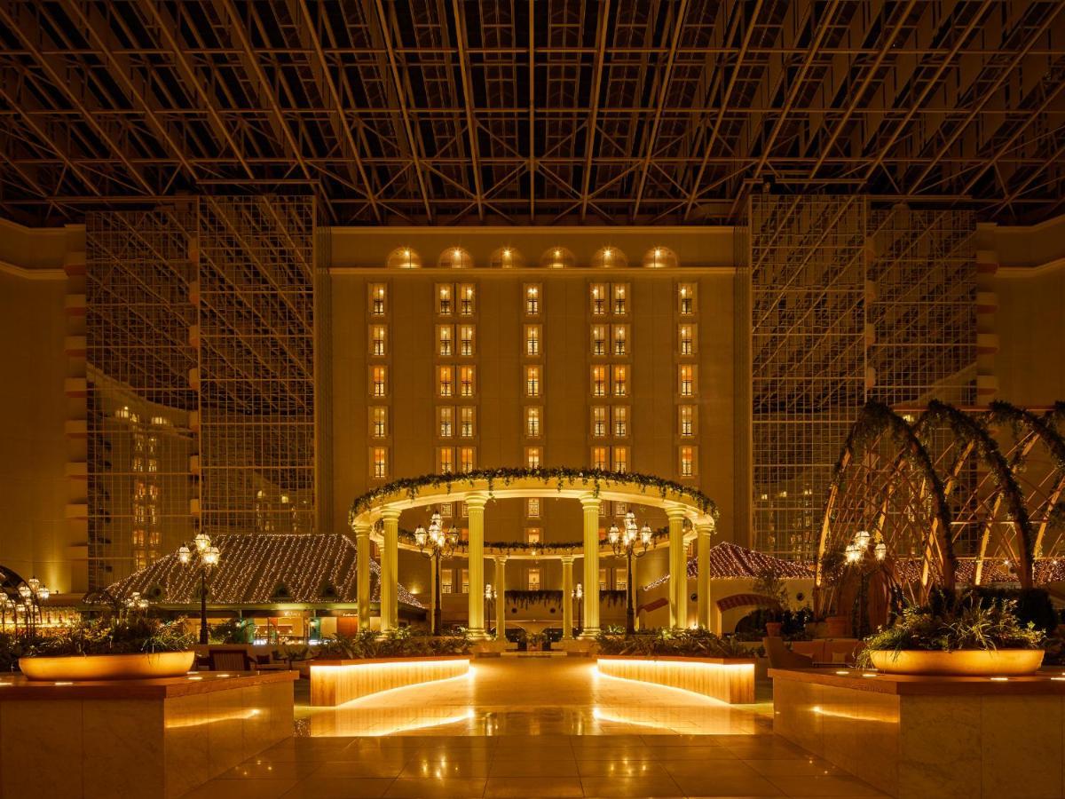 Grand Nikko Tokyo Bay Maihama Hotell Urayasu Exteriör bild The photo shows the interior of a luxurious hotel or resort. It features a spacious atrium with elegant architecture, including a high ceiling supported by beams. The area is well-lit with warm, ambient lighting that highlights various design element