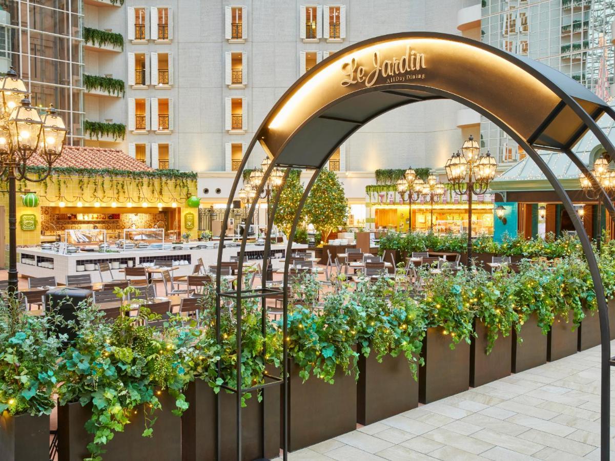 Grand Nikko Tokyo Bay Maihama Hotell Urayasu Exteriör bild The photo shows an outdoor dining area of a restaurant named "Le Jardin." It features an archway adorned with greenery and decorative lighting. The space is filled with tables and chairs arranged neatly, surrounded by plants that create a lush enviro