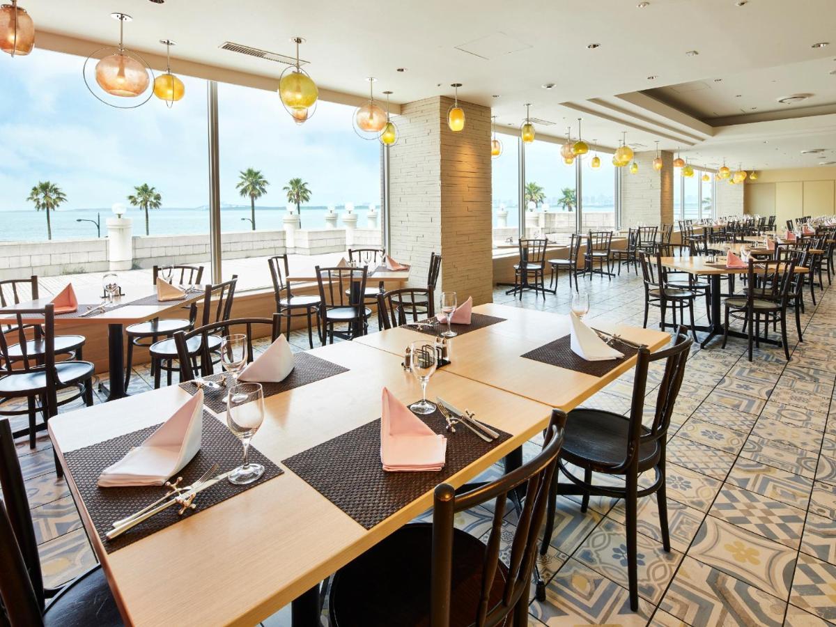 Grand Nikko Tokyo Bay Maihama Hotell Urayasu Exteriör bild The photo shows the interior of a restaurant that features a modern and spacious design. There are numerous tables set up, each with neatly arranged table settings including napkins and utensils. The flooring has a decorative tile pattern, and large 